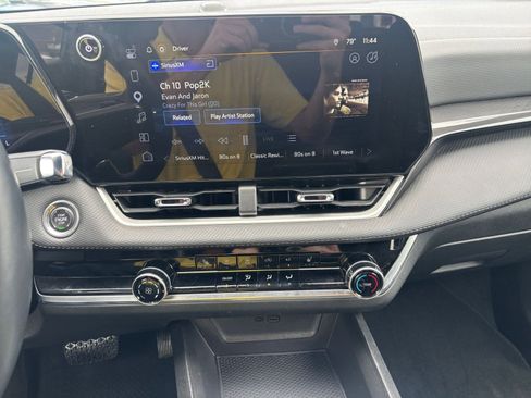 Used 2025 Chevrolet Equinox LT FWD image 17