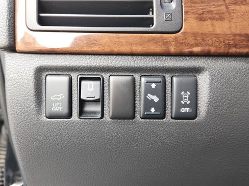 Used 2015 Nissan Armada Platinum w/ 2nd Row Captain Seat Package AWD/4WD image 21