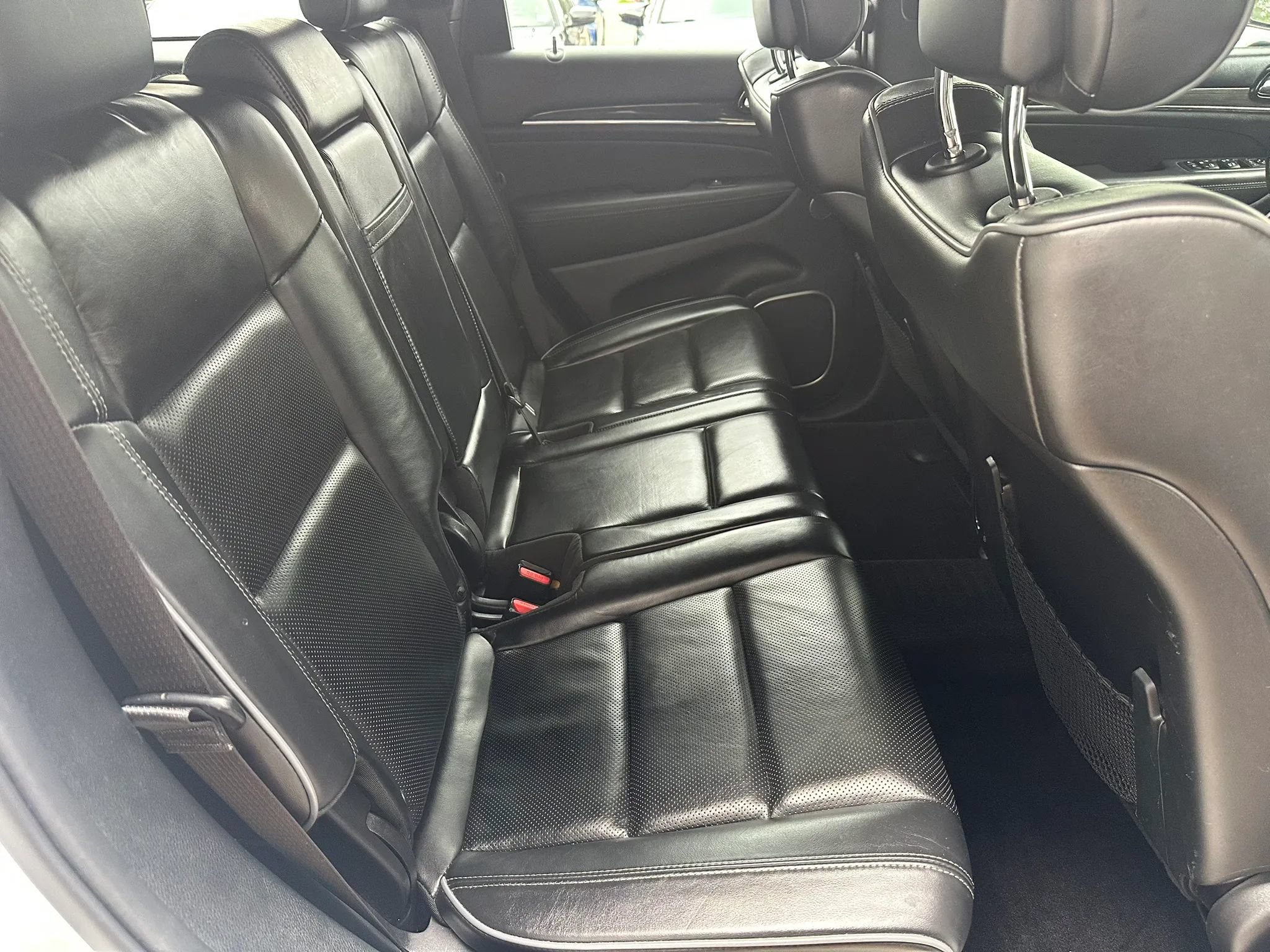 Used 2019 Jeep Grand Cherokee Overland AWD/4WD image 14
