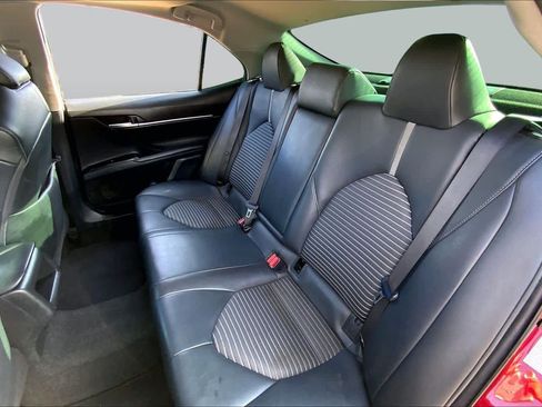 Used 2018 Toyota Camry SE w/ Moonroof Package FWD image 21
