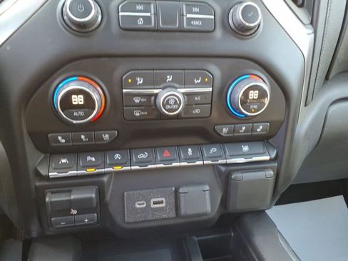 Used 2020 Chevrolet Silverado 1500 LTZ w/ LTZ Premium Package image 19