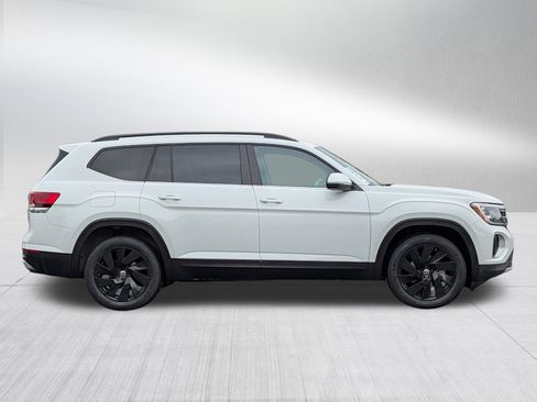 Certified 2024 Volkswagen Atlas SE w/ Black Wheel Package AWD/4WD image 8