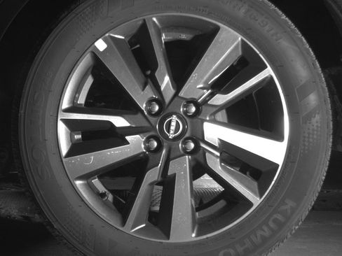 Used 2025 Nissan Versa SV FWD image 14
