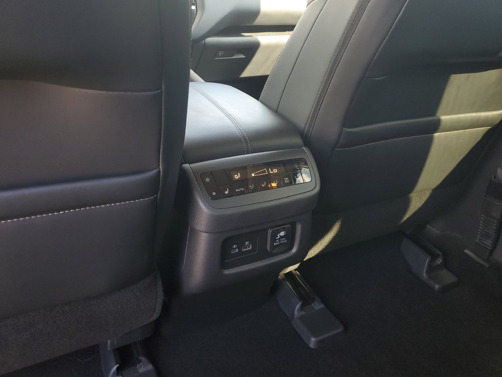 Certified 2025 Nissan Pathfinder Platinum w/ Cargo Package FWD image 18