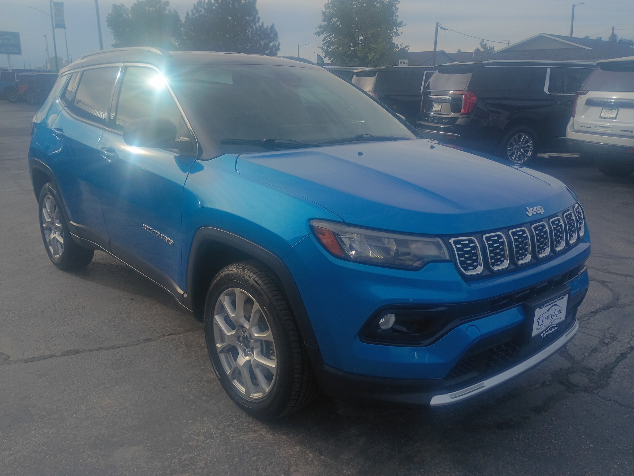Used 2025 Jeep Compass Limited AWD/4WD image 4