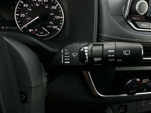 Used 2025 Nissan Rogue SV image 36