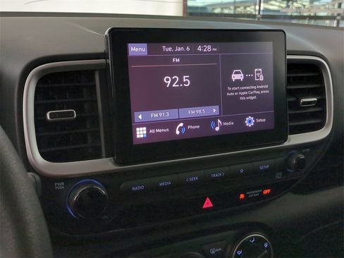 Used 2023 Hyundai Venue SE image 19