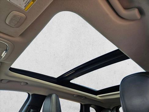 Used 2016 Jeep Cherokee High Altitude w/ Luxury Group image 16