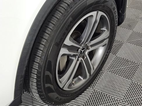 Used 2019 Mercedes-Benz GLC 300 4MATIC w/ Premium Package image 3
