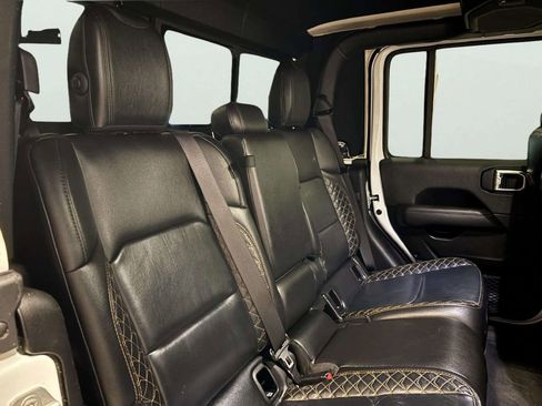 Used 2022 Jeep Gladiator Overland image 21