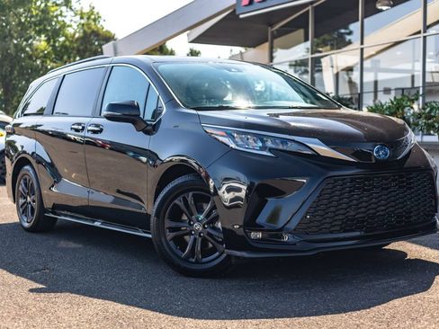 Used 2024 Toyota Sienna XSE w/ XSE Premium Package AWD/4WD image 1