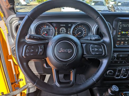 Used 2021 Jeep Gladiator Sport AWD/4WD image 12