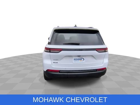 Used 2023 Jeep Grand Cherokee Altitude AWD/4WD image 7