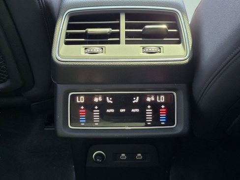 Used 2022 Audi e-tron Premium AWD/4WD image 29