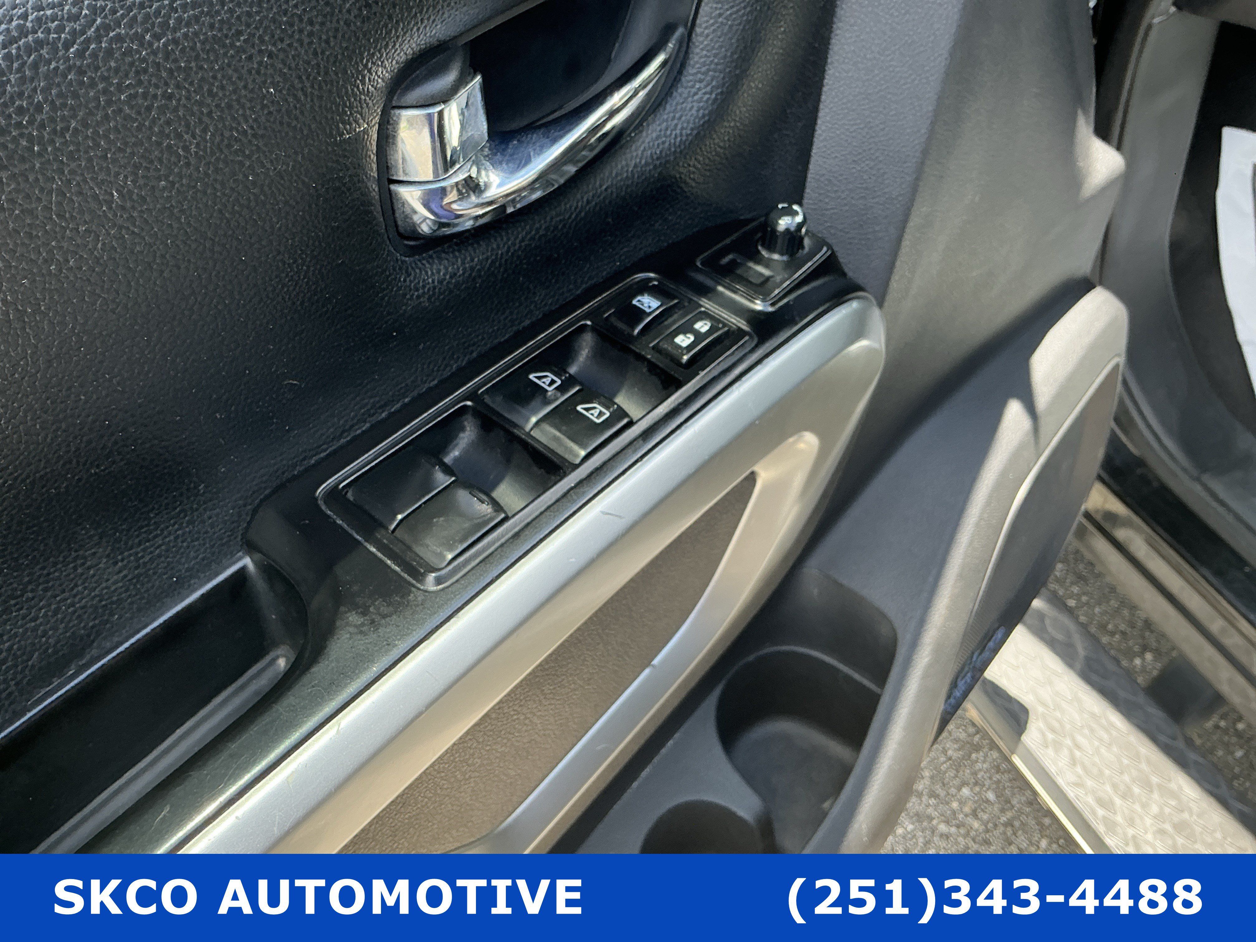 Used 2017 Nissan Titan PRO-4X AWD/4WD image 16