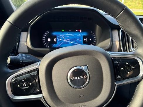 Used 2025 Volvo XC90 B5 Plus w/ Protection Package Premier AWD/4WD image 17