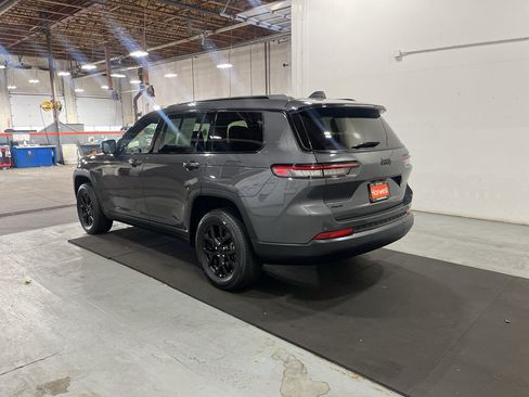 Used 2024 Jeep Grand Cherokee L Laredo AWD/4WD image 8