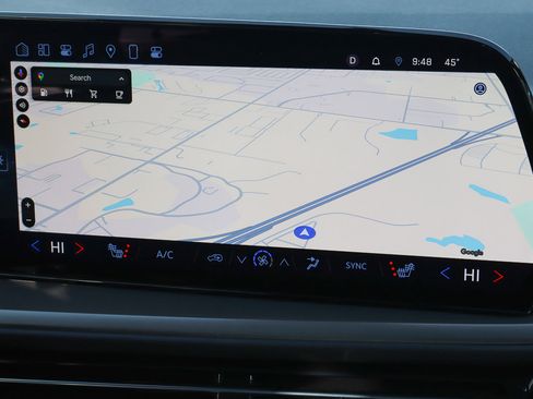 Used 2025 Chevrolet Traverse LT image 11