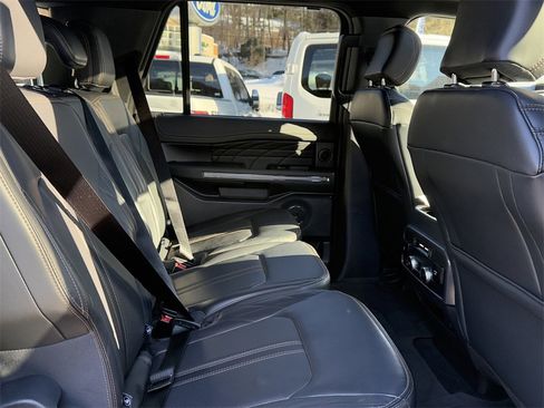 Used 2024 Ford Expedition Platinum image 38