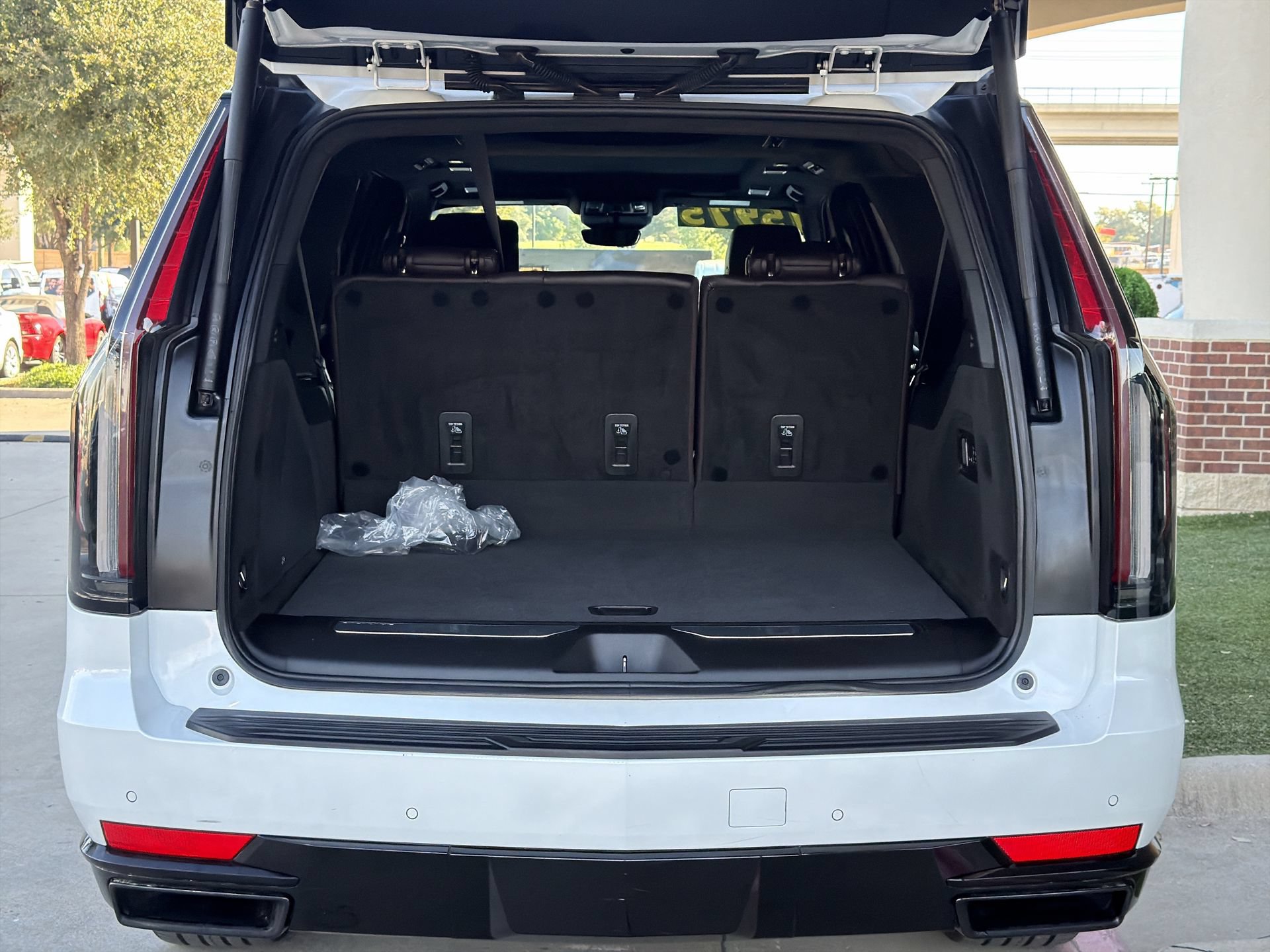 Used 2023 Cadillac Escalade ESV Sport Platinum w/ LPO, Floor Liner Package AWD/4WD image 24
