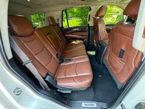Used 2015 Cadillac Escalade Premium AWD/4WD image 8