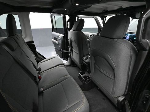 Used 2024 Jeep Wrangler Sahara AWD/4WD image 40