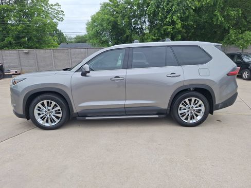 Used 2026 Toyota Grand Highlander AWD image 3