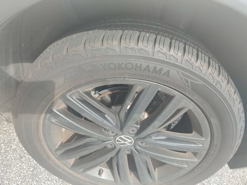Used 2022 Volkswagen Tiguan SE R-Line FWD image 10