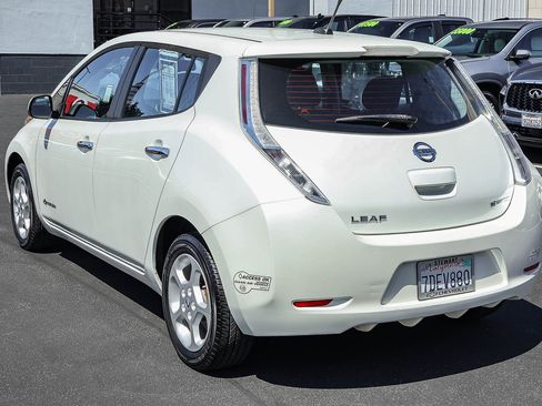 Used 2013 Nissan Leaf SV w/ LED & Quick Charge Pkg FWD image 21
