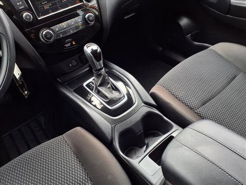 Used 2021 Nissan Rogue Sport S image 17