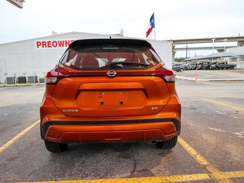 Used 2021 Nissan Kicks SR FWD image 9