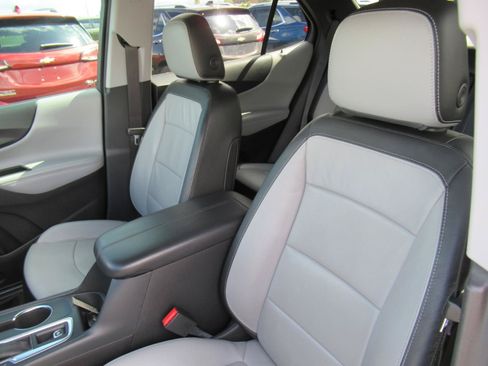 Used 2021 Chevrolet Equinox Premier FWD image 17