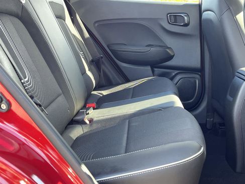 Used 2023 Hyundai Venue Limited image 15