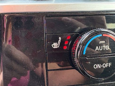 Used 2024 Nissan Pathfinder SV image 21