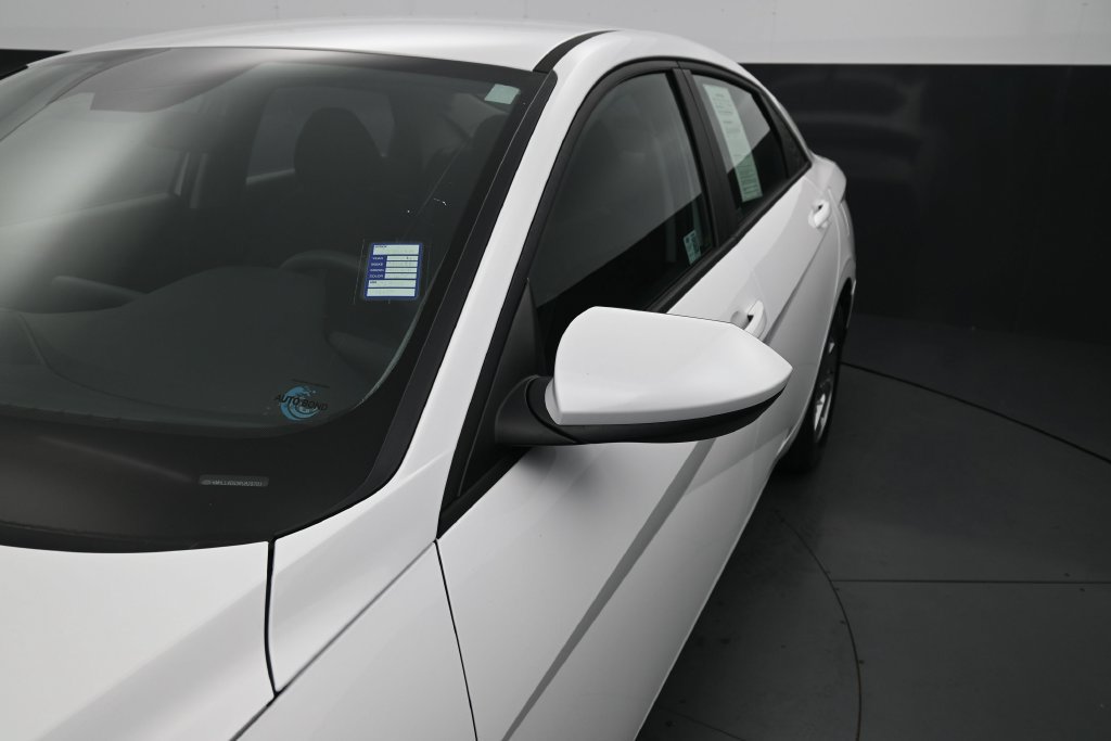 Used 2024 Hyundai Elantra SE FWD image 12