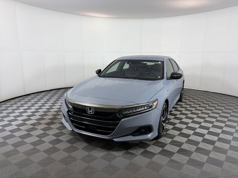 Used 2022 Honda Accord Sport image 2