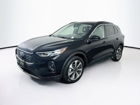 Used 2025 Ford Escape Platinum AWD/4WD image 3