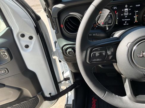 Used 2026 Jeep Wrangler Unlimited Rubicon w/ Safety Group image 19