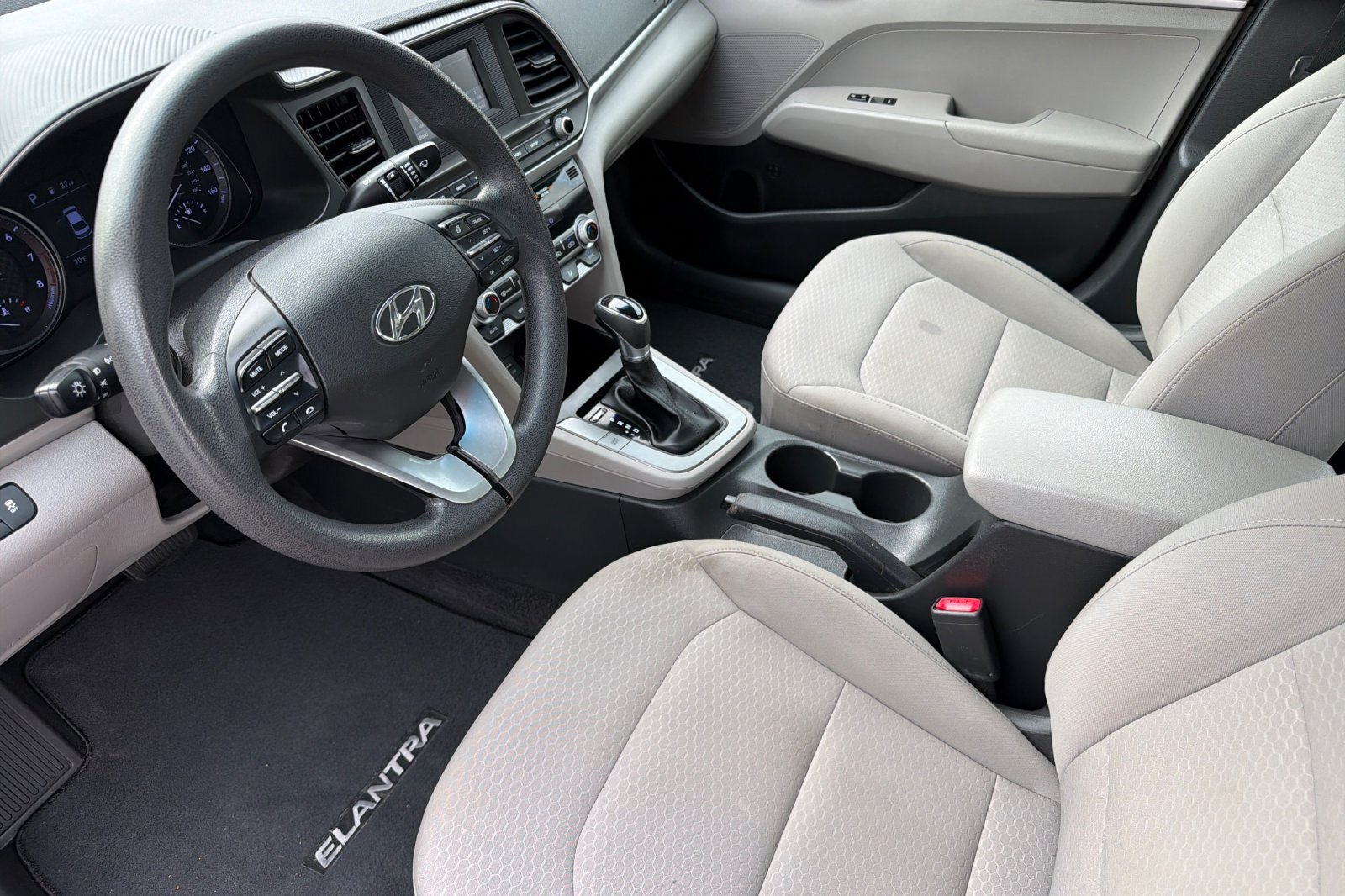 Used 2020 Hyundai Elantra SE FWD image 7