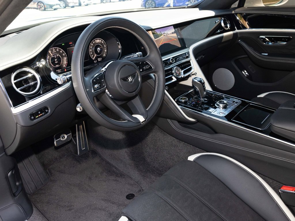 Used 2025 Bentley Flying Spur Plug-In Hybrid AWD/4WD image 26
