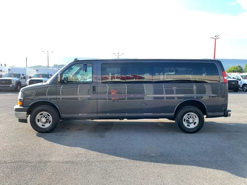 Used 2017 Chevrolet Express 3500 LT w/ LT Preferred Equipment Group RWD image 5