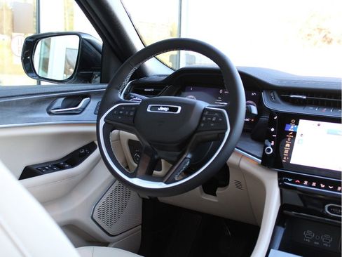 New 2026 Jeep Grand Cherokee Limited AWD/4WD image 14
