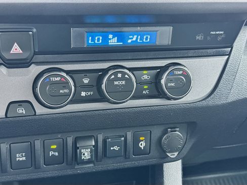 Used 2021 Toyota Tacoma TRD Sport image 12