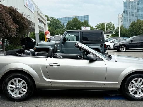 Used 2008 Ford Mustang Convertible RWD image 13