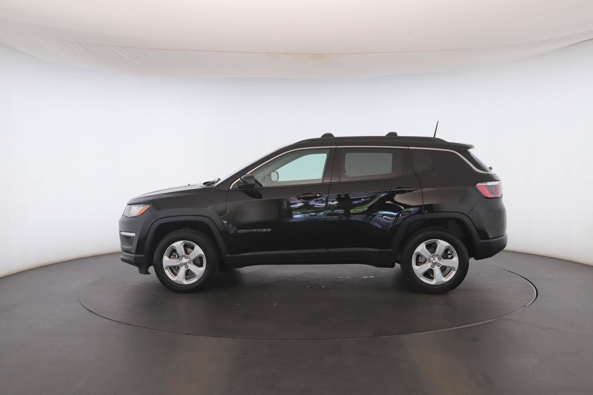 Used 2018 Jeep Compass Latitude w/ Cold Weather Group AWD/4WD image 18