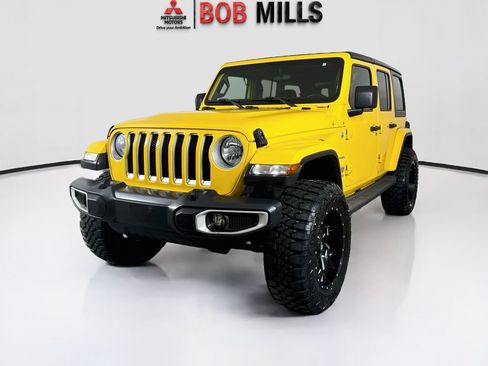 Used 2020 Jeep Wrangler Unlimited Sahara AWD/4WD image 3