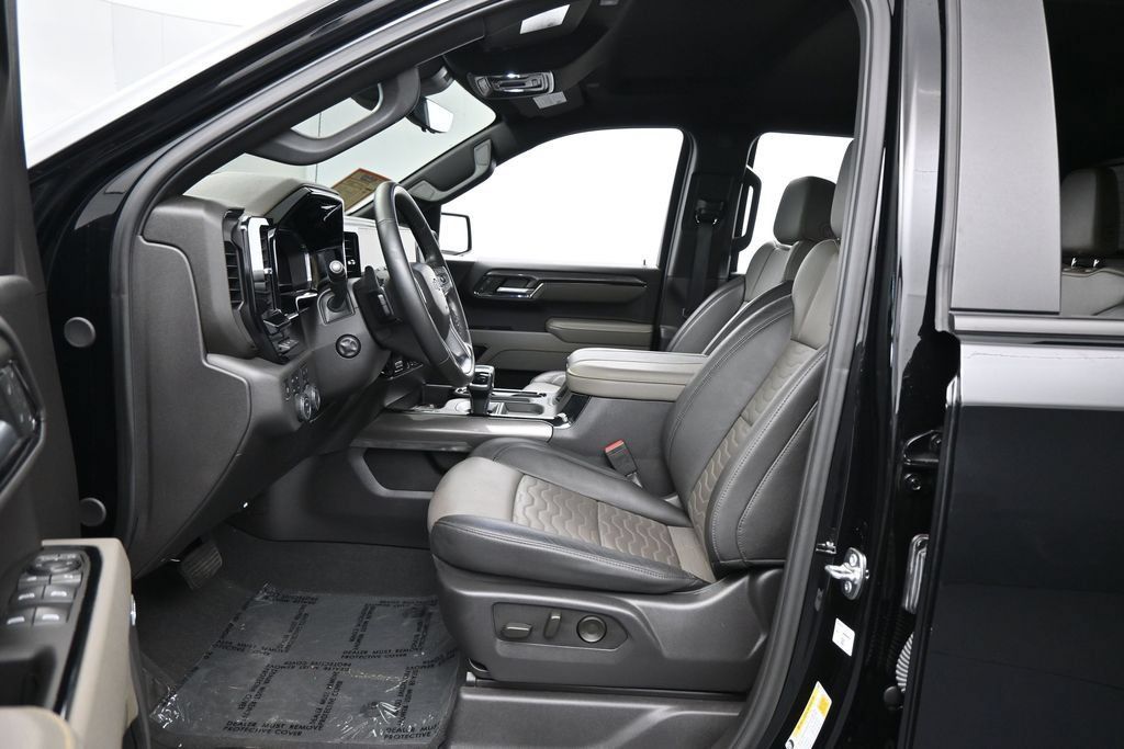 Used 2025 Chevrolet Silverado 1500 ZR2 w/ Technology Package AWD/4WD image 10