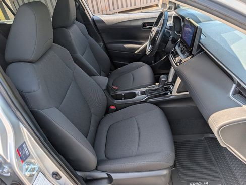 Used 2023 Toyota Corolla Cross LE image 8