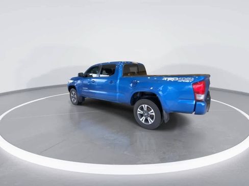 Used 2017 Toyota Tacoma TRD Sport AWD/4WD image 6