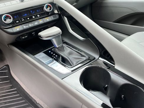 Used 2025 Hyundai Elantra SEL image 20
